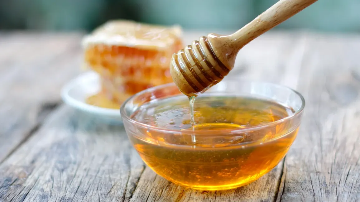 10 Health Benefits of Eating a Spoonful of Honey Every Day In Morning